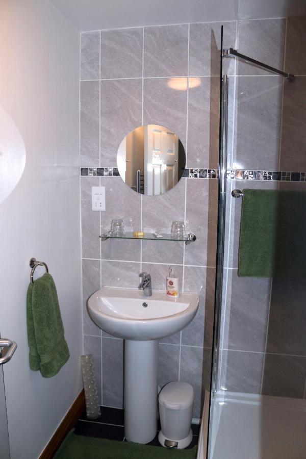 Highworth House Bed and Breakfast Σουίντον Εξωτερικό φωτογραφία